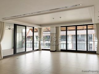 For rent 4 bedrooms condo in Watthana, Bangkok