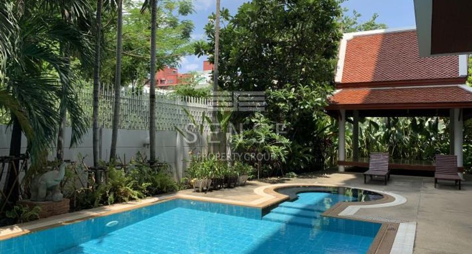 For rent 3 bedrooms condo in Yan Nawa, Bangkok