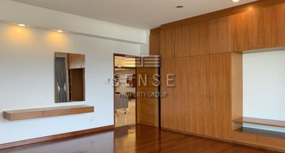 For rent 3 bedrooms condo in Yan Nawa, Bangkok