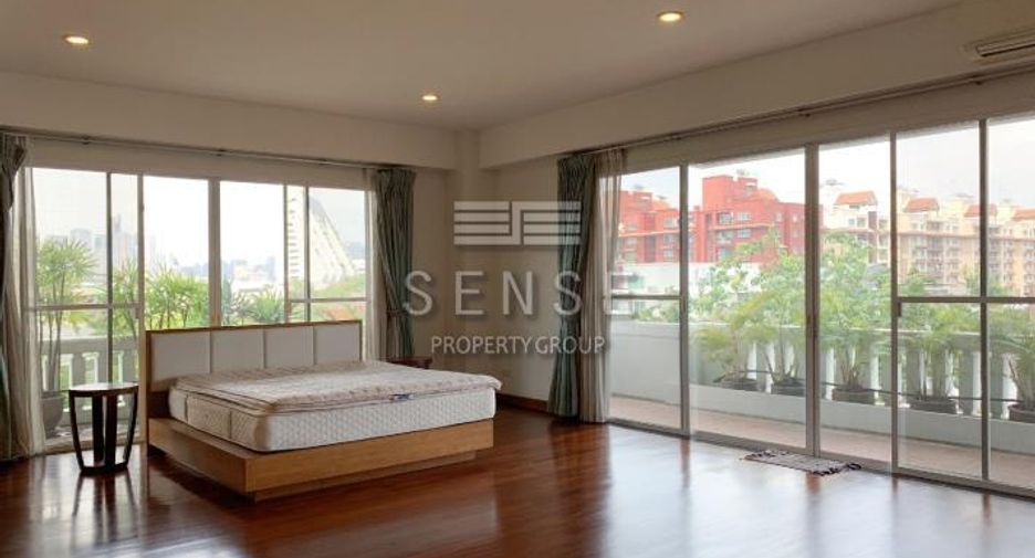 For rent 3 bedrooms condo in Yan Nawa, Bangkok