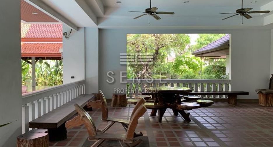 For rent 3 bedrooms condo in Yan Nawa, Bangkok