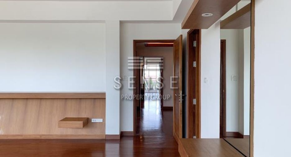 For rent 3 bedrooms condo in Yan Nawa, Bangkok