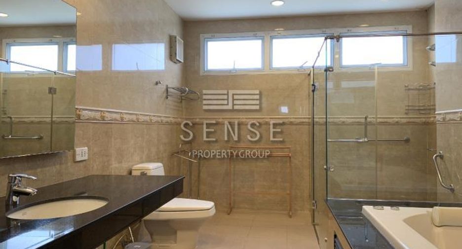 For rent 3 bedrooms condo in Yan Nawa, Bangkok