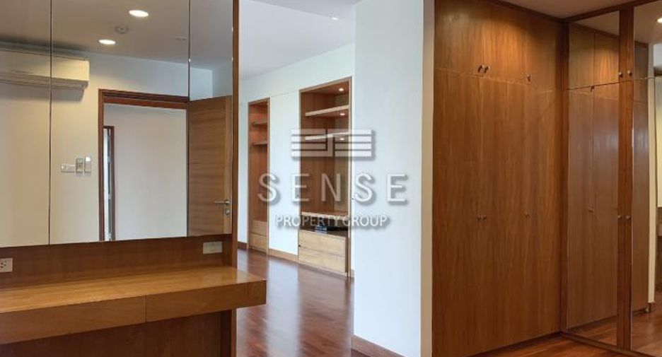 For rent 3 bedrooms condo in Yan Nawa, Bangkok