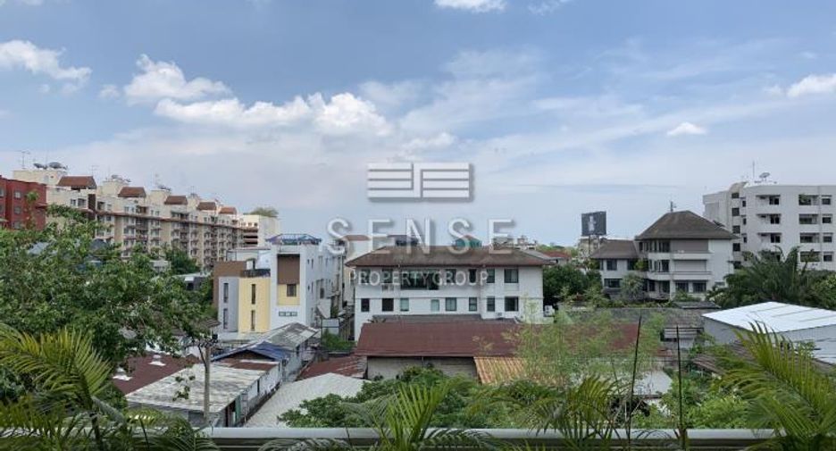 For rent 3 bedrooms condo in Yan Nawa, Bangkok