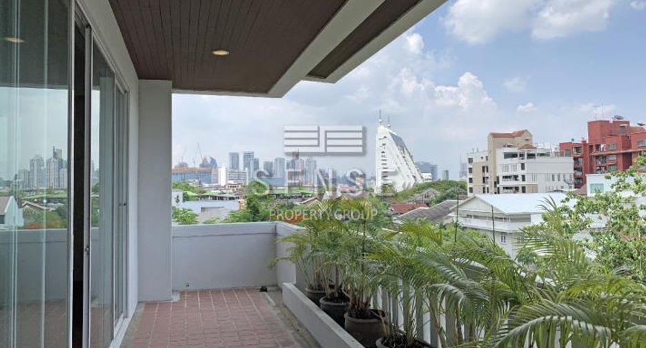 For rent 3 bedrooms condo in Yan Nawa, Bangkok
