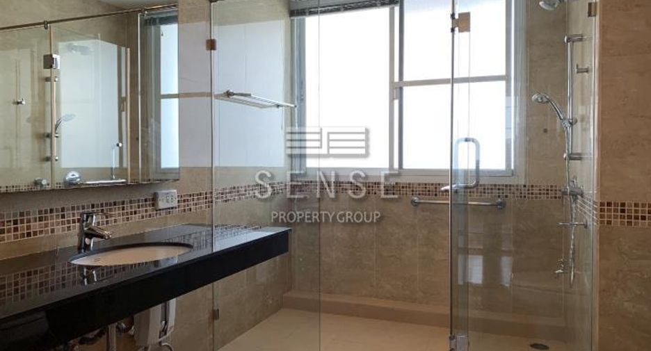 For rent 3 bedrooms condo in Yan Nawa, Bangkok