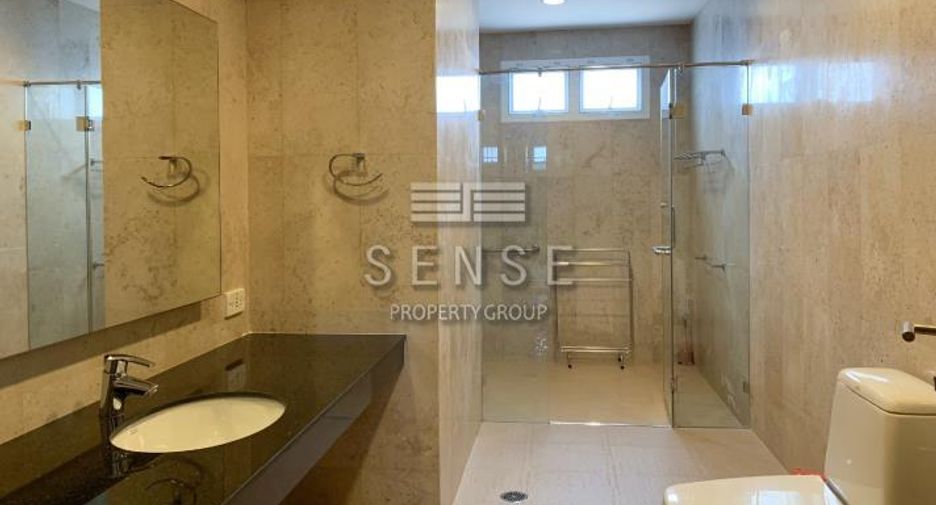 For rent 3 bedrooms condo in Yan Nawa, Bangkok