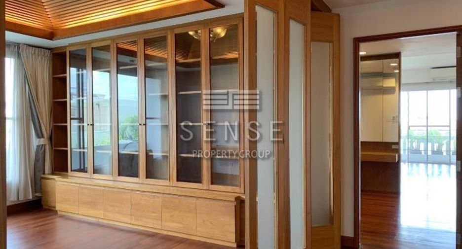 For rent 3 bedrooms condo in Yan Nawa, Bangkok