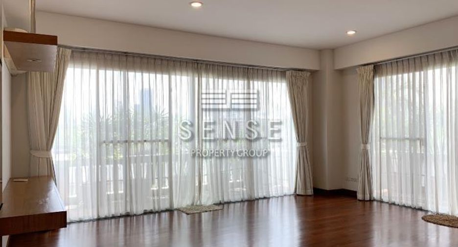 For rent 3 bedrooms condo in Yan Nawa, Bangkok