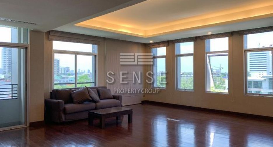 For rent 4 bedrooms condo in Yan Nawa, Bangkok