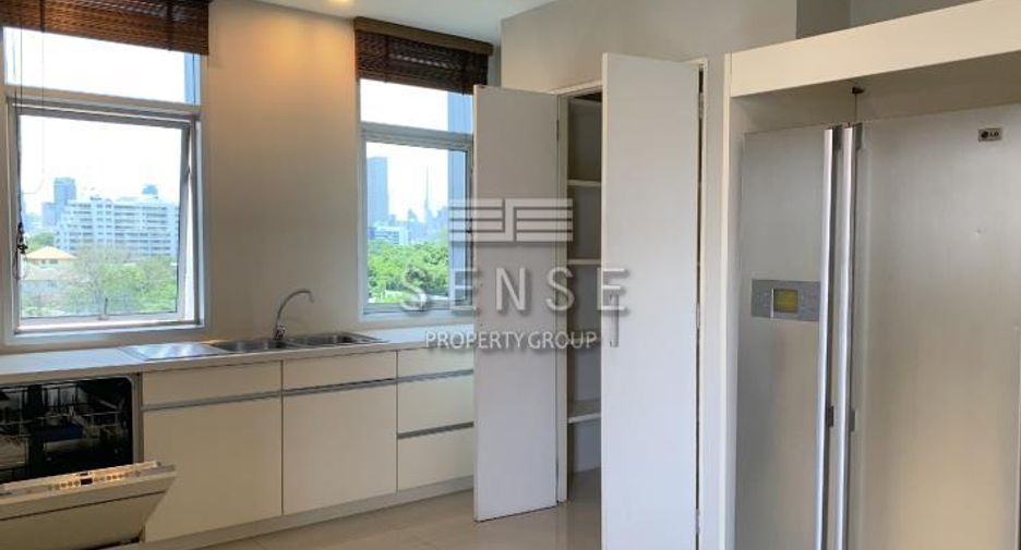 For rent 4 bedrooms condo in Yan Nawa, Bangkok