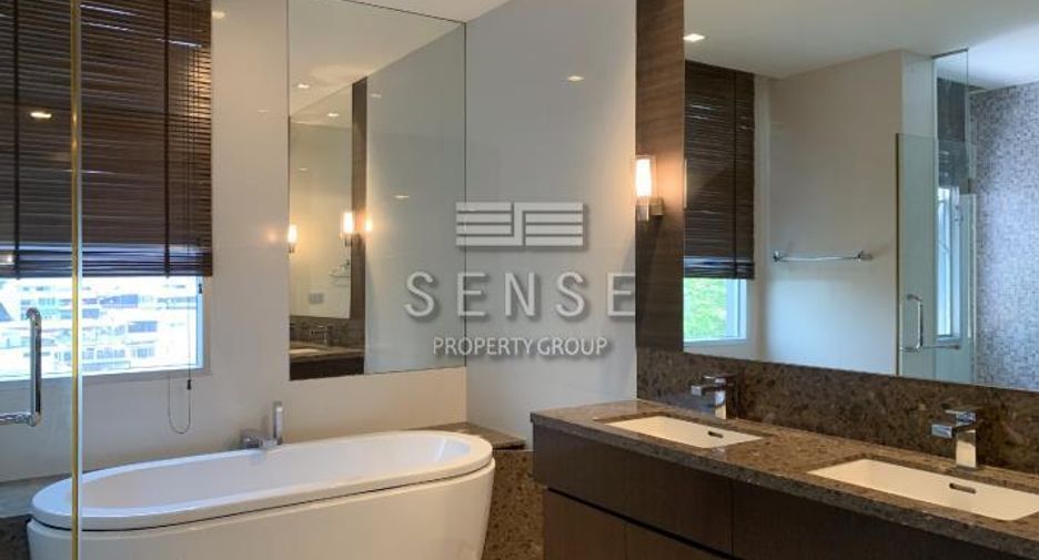 For rent 4 bedrooms condo in Yan Nawa, Bangkok
