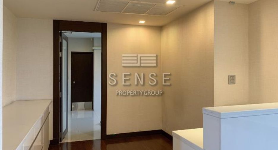 For rent 4 bedrooms condo in Yan Nawa, Bangkok