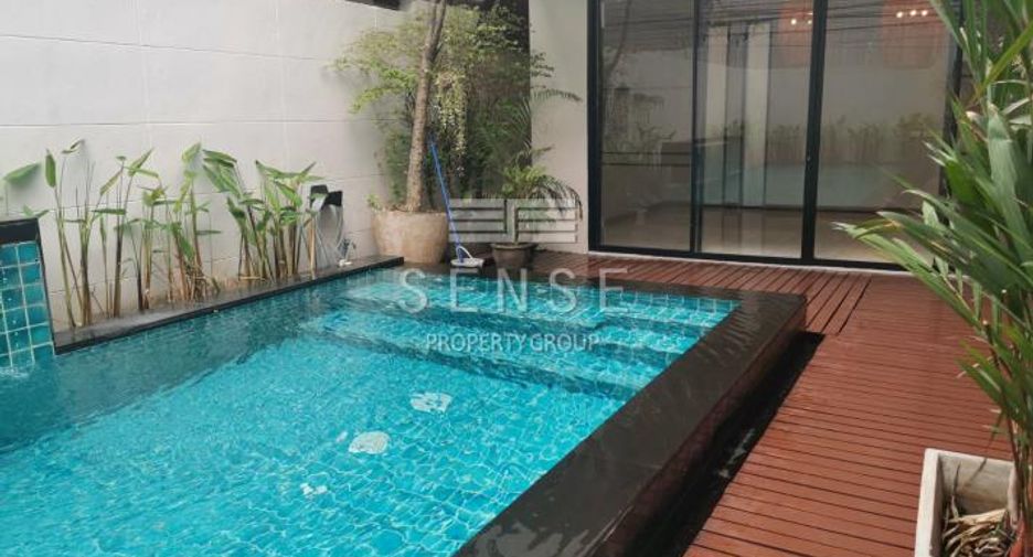 For rent 4 bedrooms house in Khlong Toei, Bangkok