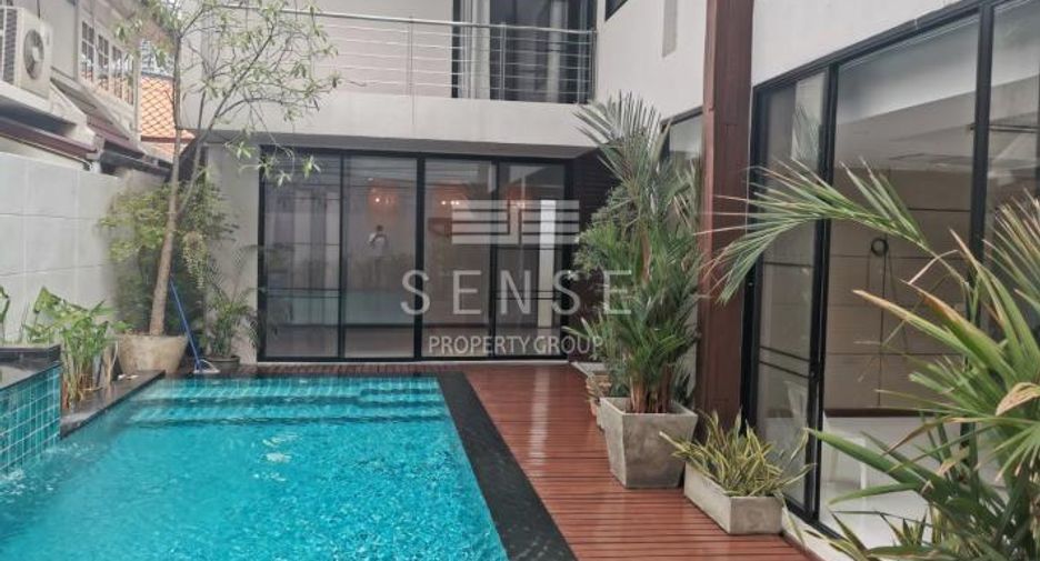 For rent 4 bedrooms house in Khlong Toei, Bangkok