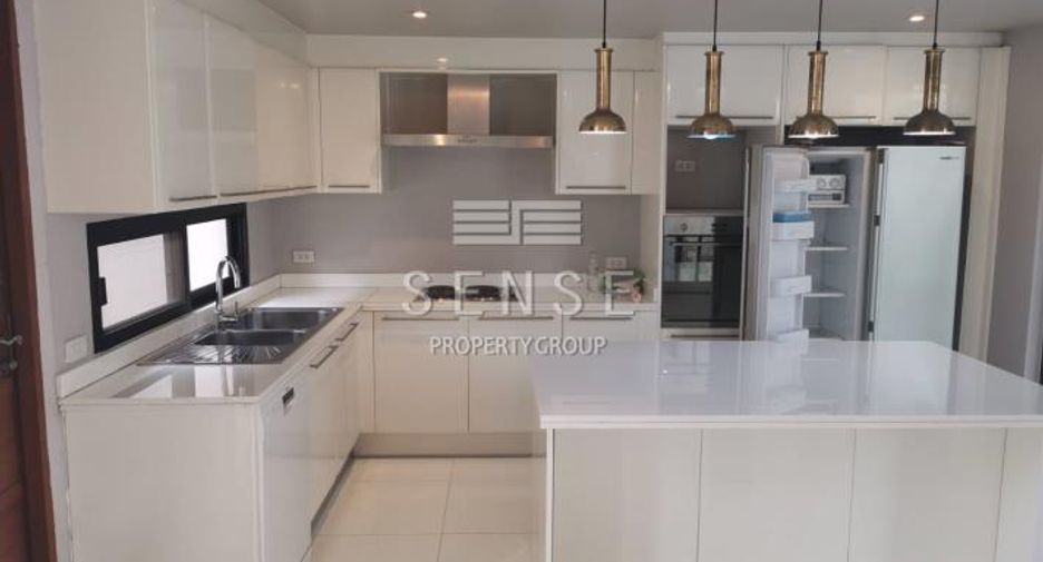 For rent 4 bedrooms house in Khlong Toei, Bangkok