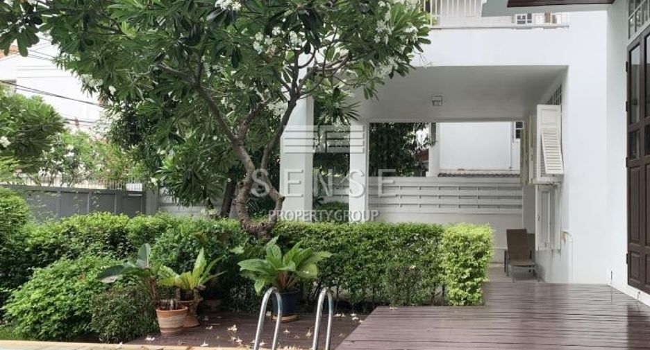 Casa en alquiler de 4 habitaciones en Watthana, Bangkok