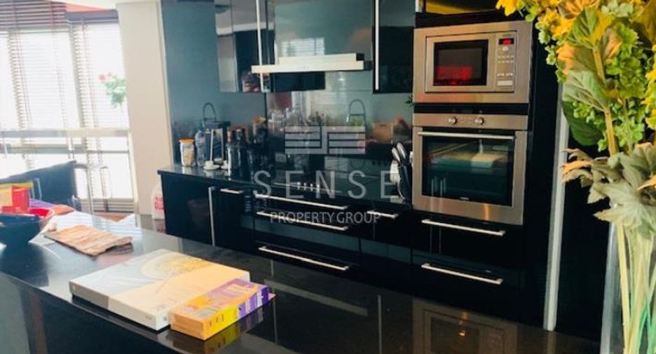 For sale 3 bedrooms condo in Khlong Toei, Bangkok