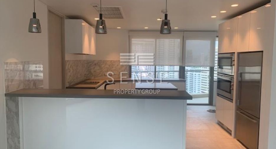 For rent 4 bedrooms condo in Khlong Toei, Bangkok