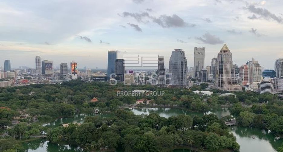 For rent 2 bedrooms condo in Pathum Wan, Bangkok