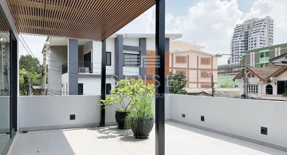 ขาย และ ให้เช่า 4 ห้องนอน บ้านเดี่ยว ใน คลองเตย, กรุงเทพฯ