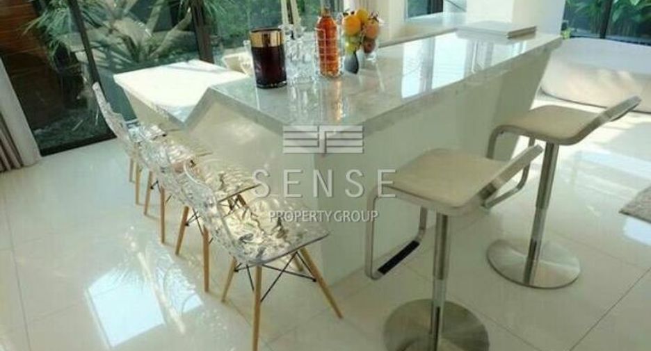 For rent 3 bedrooms house in Watthana, Bangkok