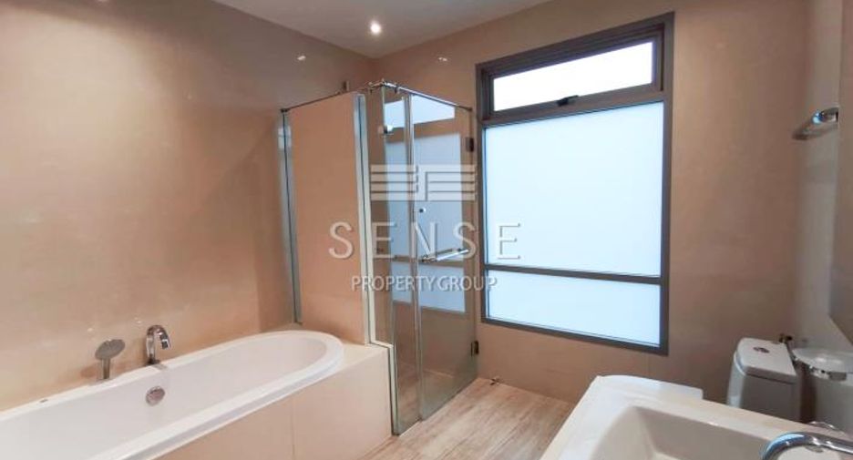 For rent 3 bedrooms condo in Khlong Toei, Bangkok