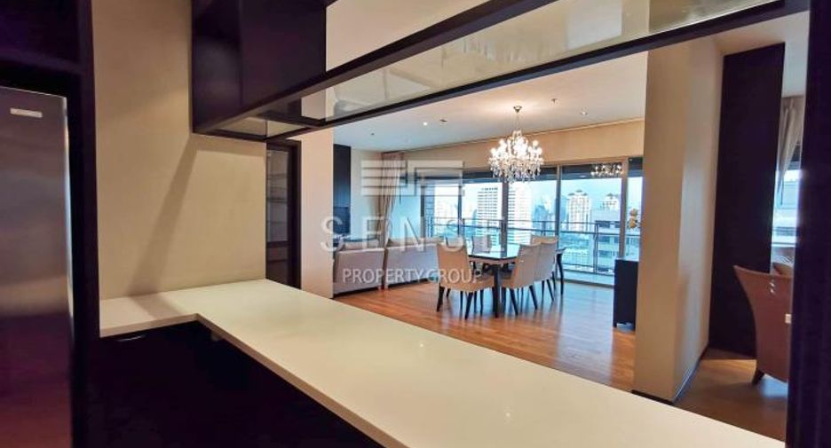 For rent 3 bedrooms condo in Khlong Toei, Bangkok