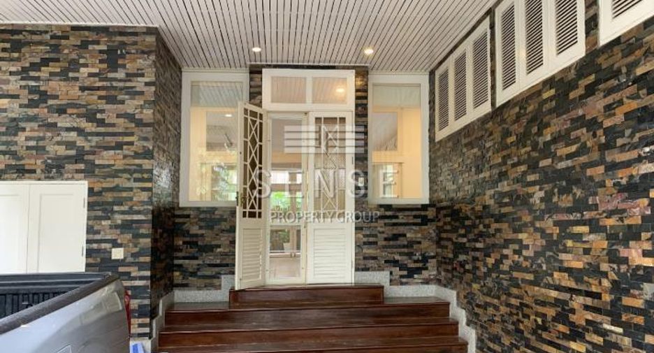 For rent 5 bedrooms house in Khlong Toei, Bangkok