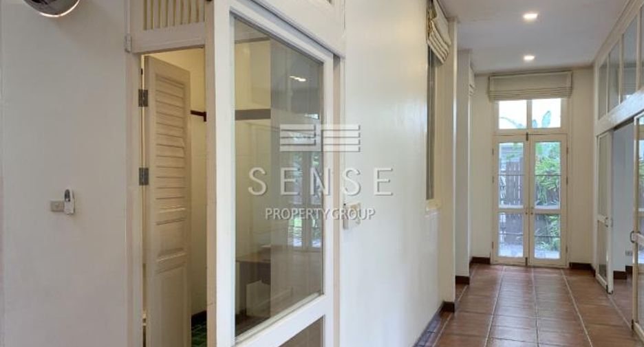 For rent 5 bedrooms house in Khlong Toei, Bangkok