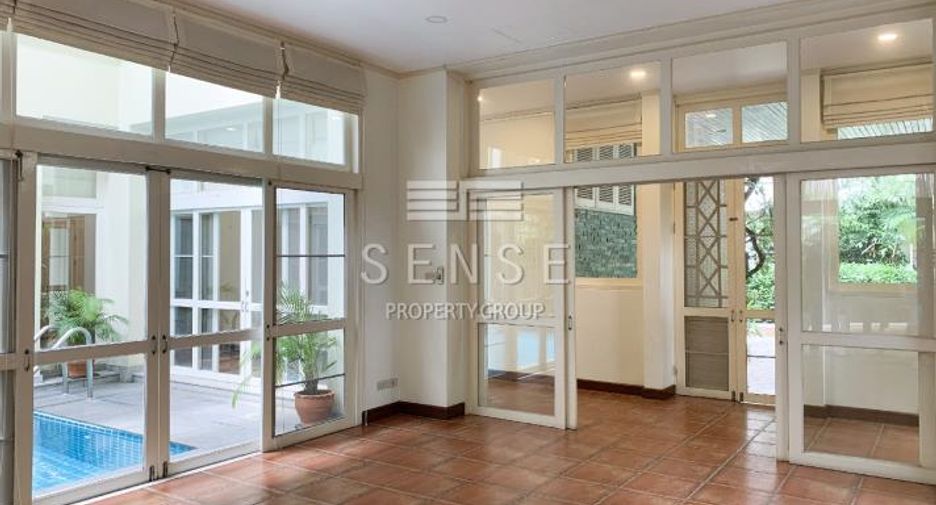 For rent 5 bedrooms house in Khlong Toei, Bangkok