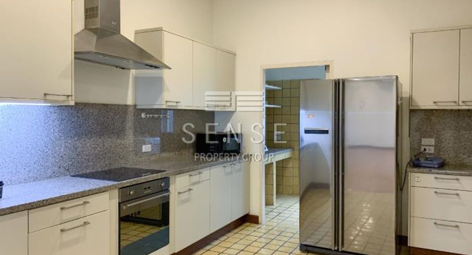 For rent 5 bedrooms house in Khlong Toei, Bangkok