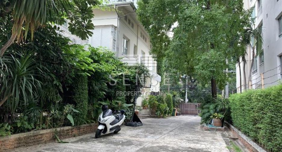 For rent 5 bedrooms house in Khlong Toei, Bangkok
