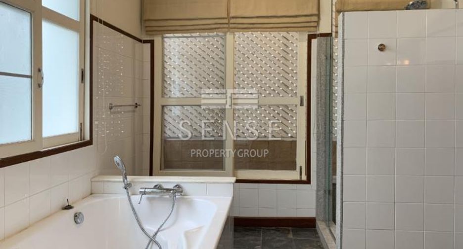 For rent 5 bedrooms house in Khlong Toei, Bangkok