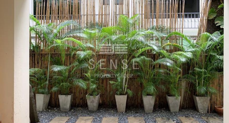 For rent 5 bedrooms house in Khlong Toei, Bangkok