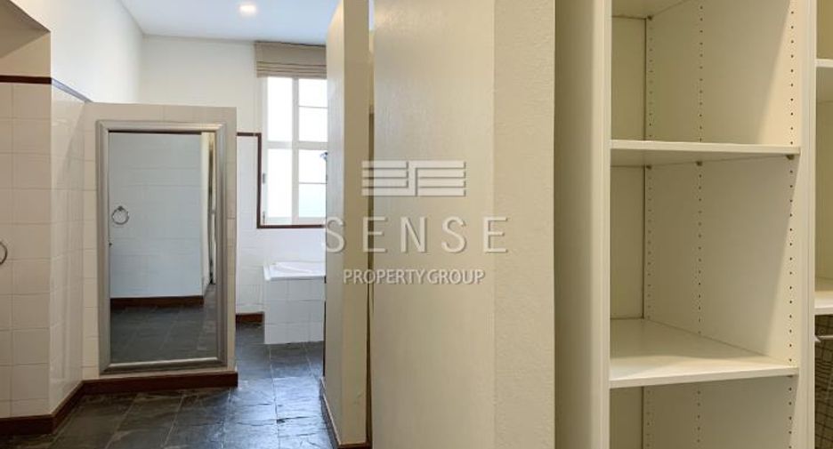 For rent 5 bedrooms house in Khlong Toei, Bangkok