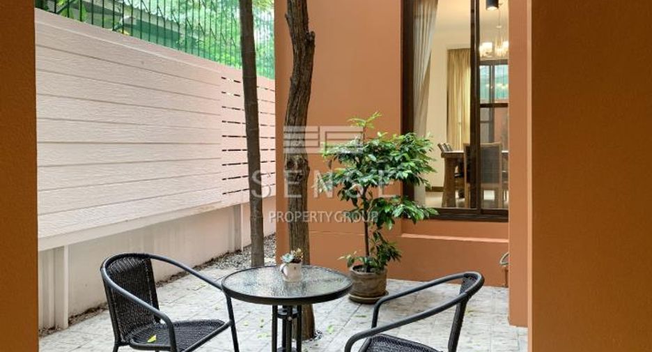 For rent 3 bedrooms townhouse in Watthana, Bangkok