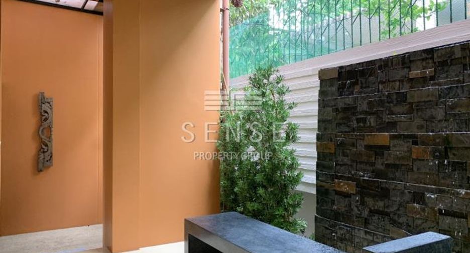 For rent 3 bedrooms townhouse in Watthana, Bangkok