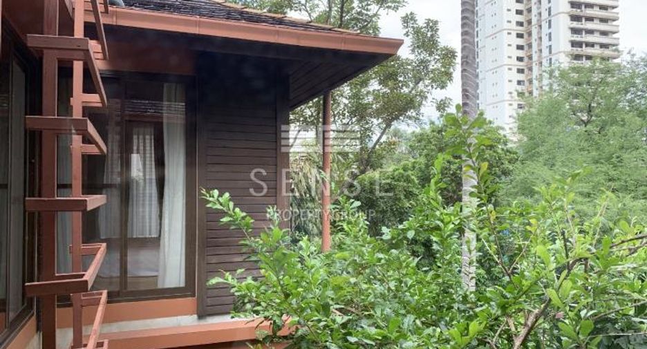 For rent 3 bedrooms townhouse in Watthana, Bangkok