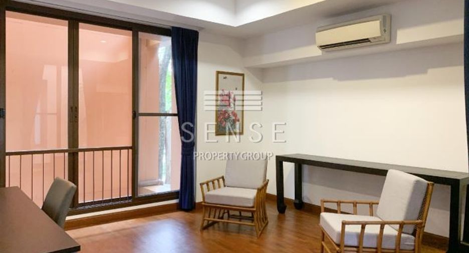 For rent 3 bedrooms townhouse in Watthana, Bangkok