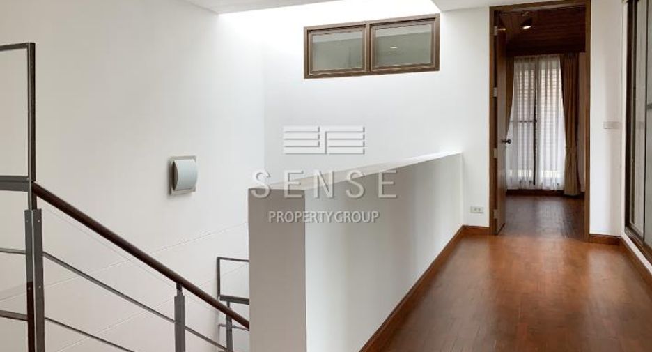 For rent 3 bedrooms townhouse in Watthana, Bangkok
