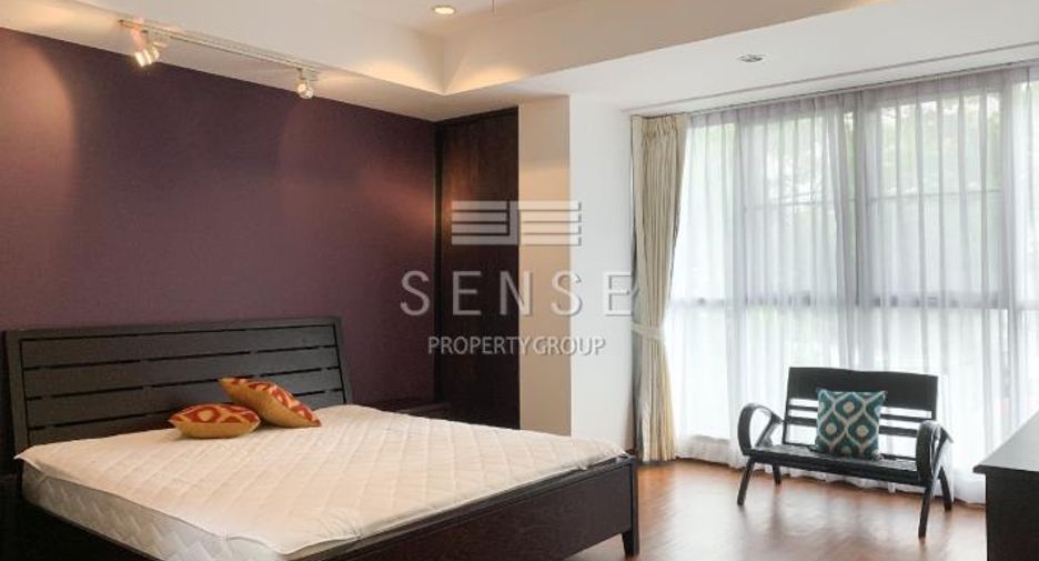 For rent 3 bedrooms townhouse in Watthana, Bangkok