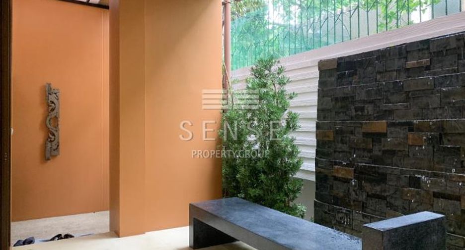 For rent 3 bedrooms townhouse in Watthana, Bangkok