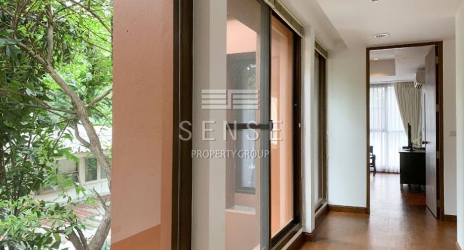 For rent 3 bedrooms townhouse in Watthana, Bangkok