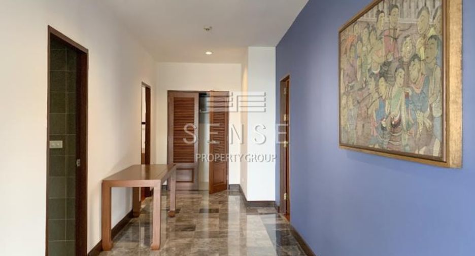 For rent 4 bedrooms condo in Watthana, Bangkok