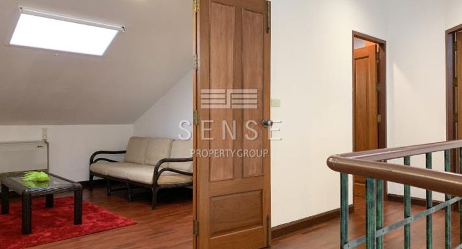 For rent 4 bedrooms condo in Watthana, Bangkok
