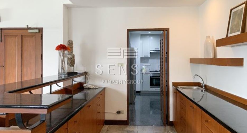 For rent 4 bedrooms condo in Watthana, Bangkok