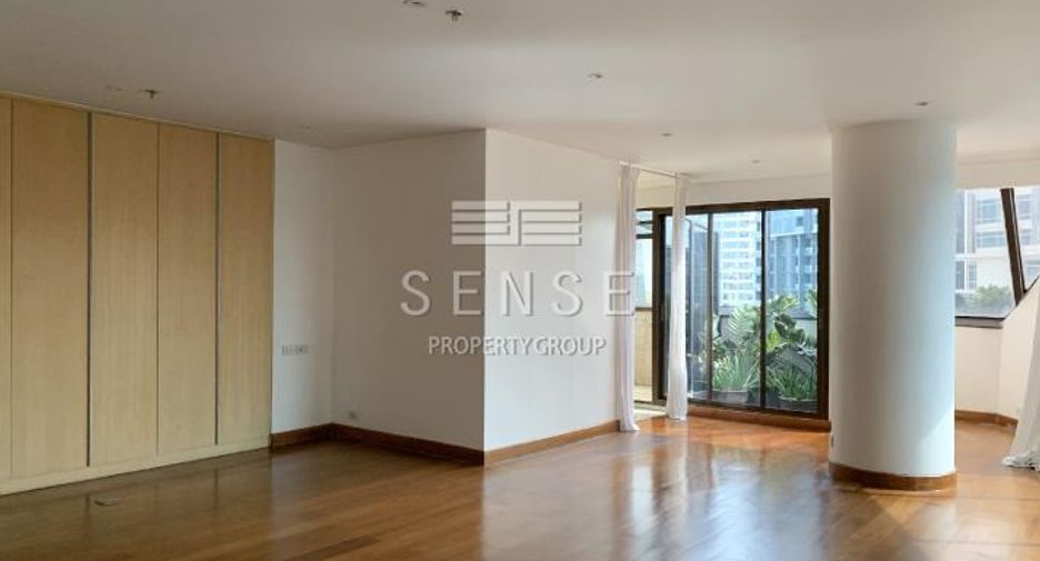 For sale 4 bedrooms condo in Watthana, Bangkok