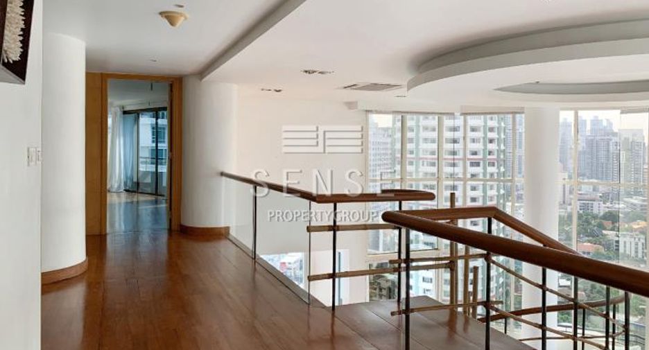 For sale 4 bedrooms condo in Watthana, Bangkok